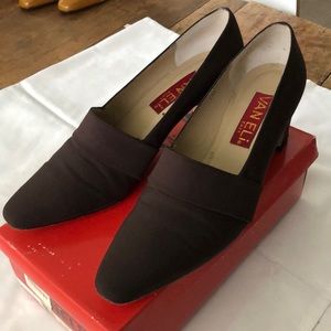 Vaneli Pesca brown fabric pump, leather soles, gently worn